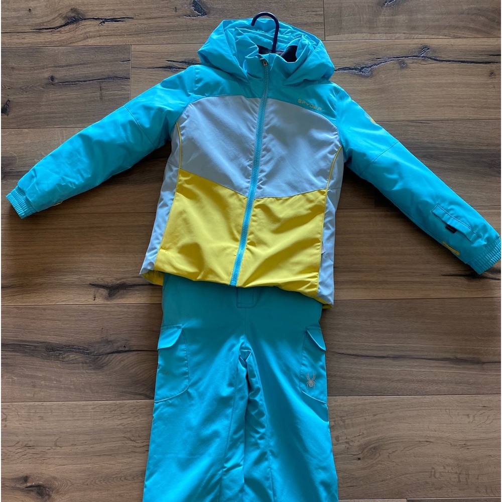 SPYDER SKI like new condition. Worn skiing only to keep nice, x8.